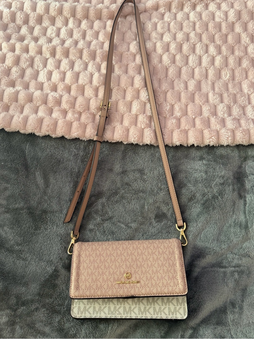 Michael Kors Blush Pink & Signature Logo Crossbody Wallet - Picture 5 of 7